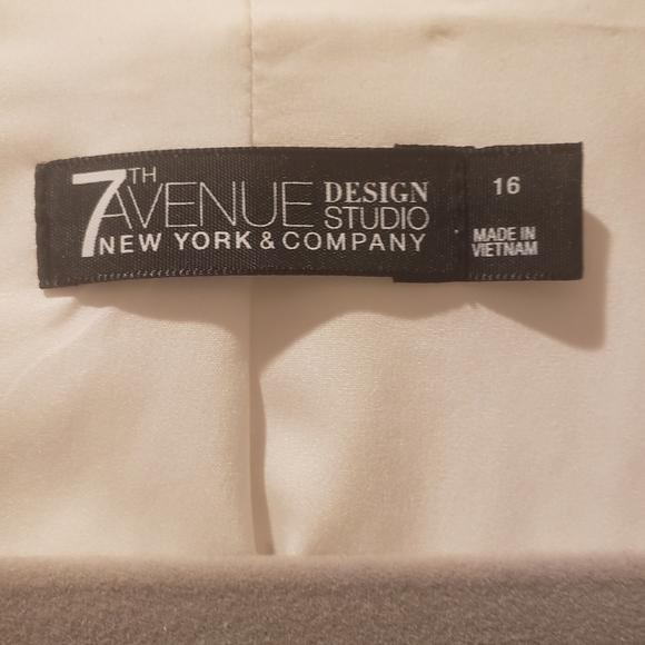 7th Avenue Design Studio New York and Company Blazer. - Picture 7 of 8